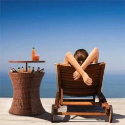 Beerboy Gartentisch Getränkekühler Ø50cm Polyrattan Bicolor Braun -Deutschland Klarstein Verkaufs-Shop 10029628 yy 0004 ambient Blumfeldt Beerboy Gartentisch Polyrattan Kuehler