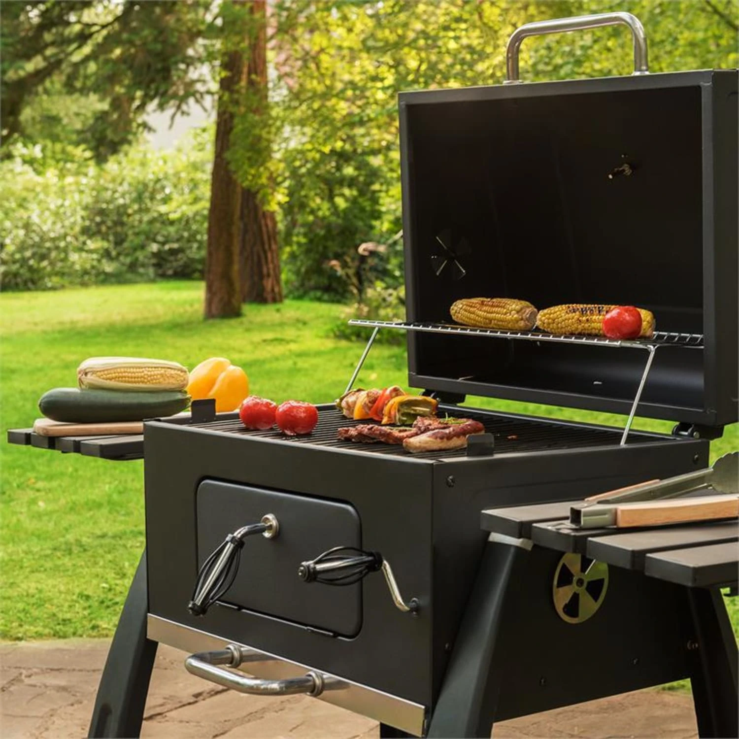 Bigfoot Holzkohlegrill Smoker BBQ-Grill 55 x 40 cm Stahl schwarz Bigfoot Holzkohlegrill Smoker BBQ-Grill 55 X 40 Cm Stahl Schwarz -Deutschland Klarstein Verkaufs-Shop 10029763 yy 0002 ambient Klarstein Bigfoot BBQ Grill Smoker