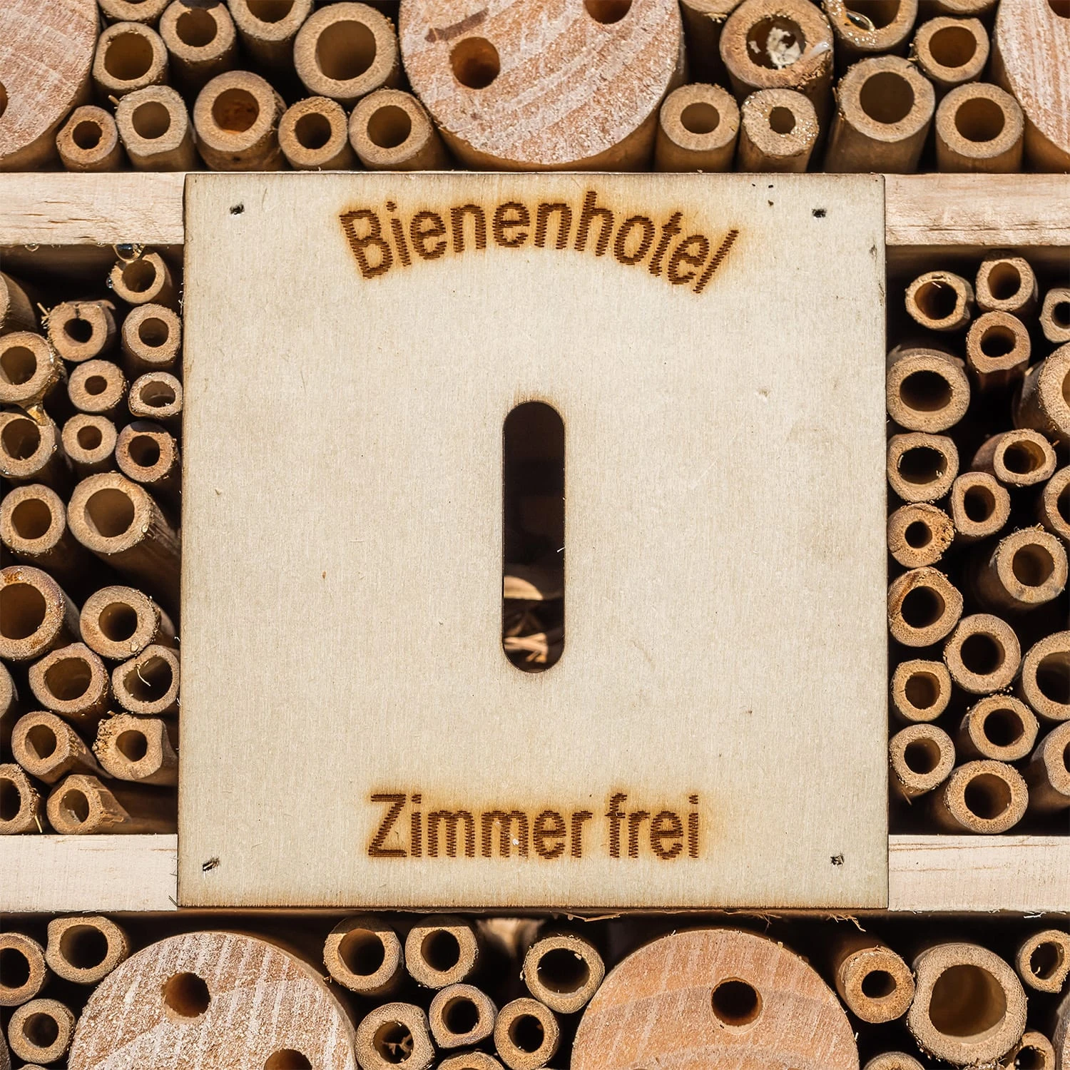 Insektenhotel mit Spitzdach Aufhängung ganzjährig bewohnbar Holz Insektenhotel Mit Spitzdach Aufhängung Ganzjährig Bewohnbar Holz -Deutschland Klarstein Verkaufs-Shop 10038022 yy 0005 logo