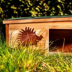 Igelhaus Futterhaus Überwinterung 2 Kammern Tannenholz Unbehandelt -Deutschland Klarstein Verkaufs-Shop 10038027 yy 0003 logo