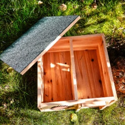 Igelhaus Futterhaus Überwinterung 2 Kammern Tannenholz Unbehandelt -Deutschland Klarstein Verkaufs-Shop 10038027 yy 0005 logo