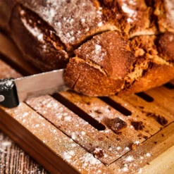 Brotschneidebrett Mit Krümelfach Bambus 38 X 3 X 25,5 Cm (BxHxT) Recycelbar -Deutschland Klarstein Verkaufs-Shop 10038056 yy 0004 logo