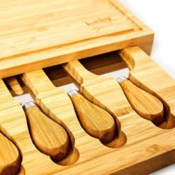 Käsebrett Mit Messerfach 25,2x3x19,5 Cm 4 Spezialmesser Pflegeleicht -Deutschland Klarstein Verkaufs-Shop 10038079 yy 0006 logo